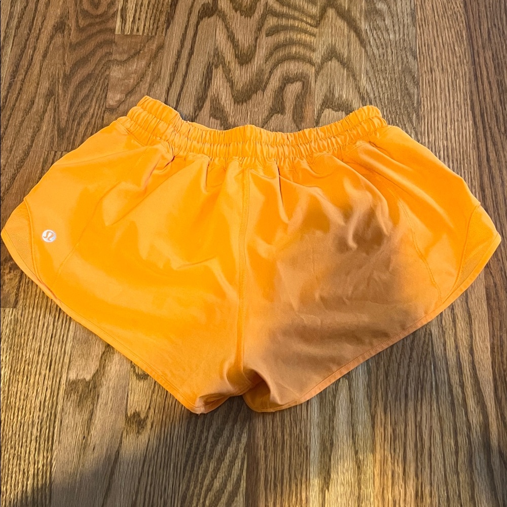 Lululemon Hotty-Hot Shorts 2.5 - Picture 2 of 4